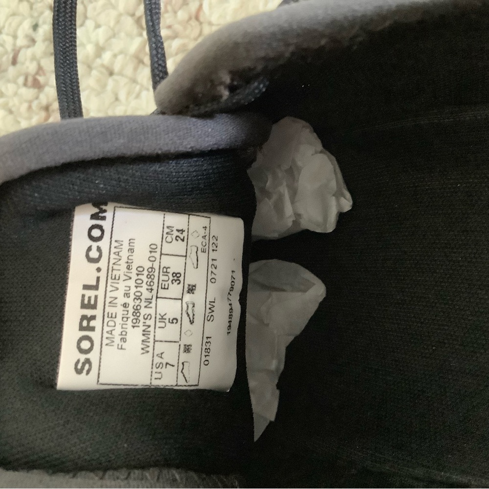 Sorel Kinetic Black & White Sneakers-Sz 7 - Picture 3 of 11